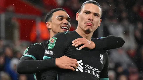 Darwin Núñez e Alexander-Arnold, do Liverpool (Photo by Dan Mullan/Getty Images)