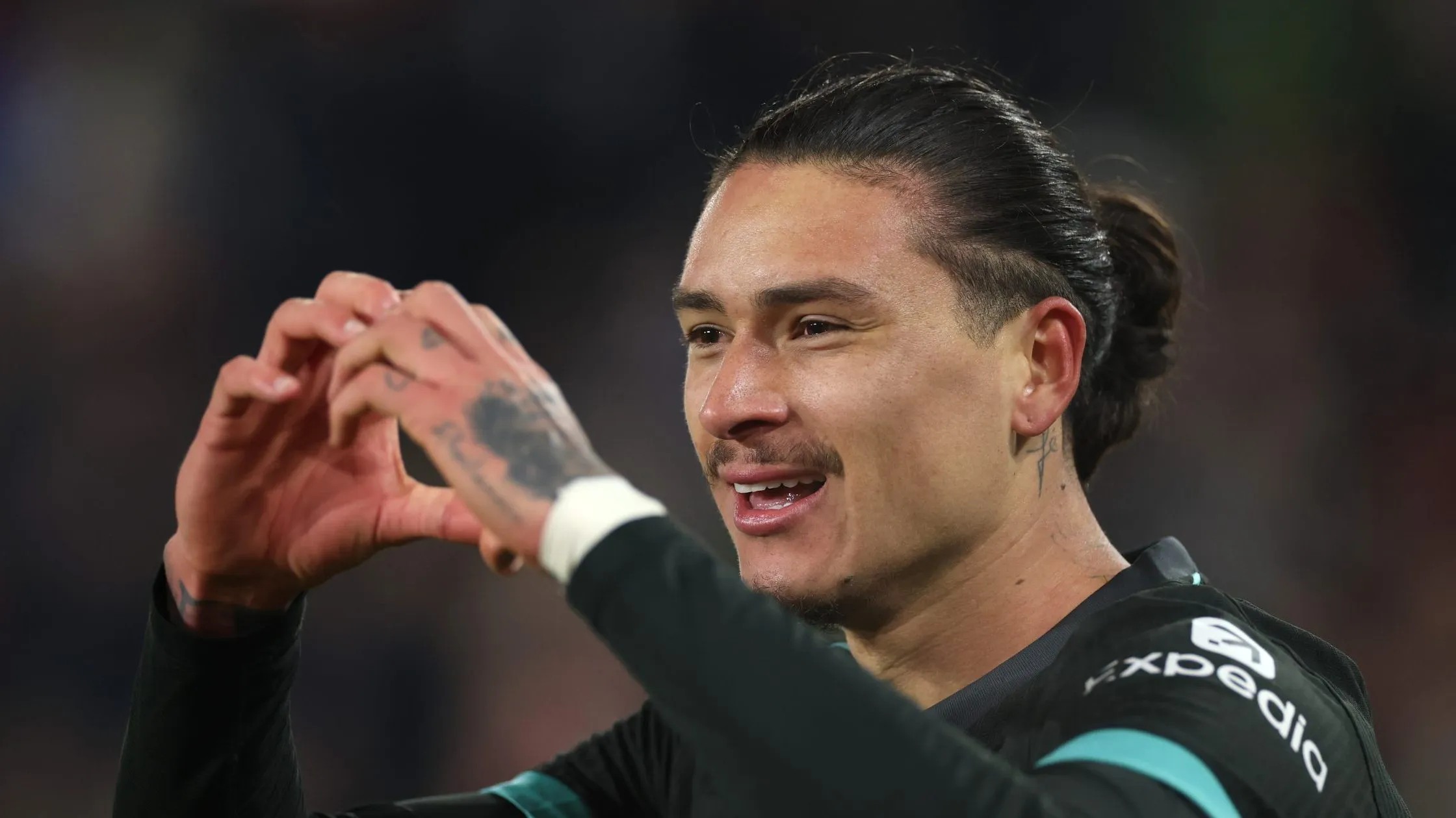 Darwin Núñez estava ligado a uma transferência para outro clube, mas quer permanecer no Liverpool, segundo portal (Photo by Ryan Pierse/Getty Images)