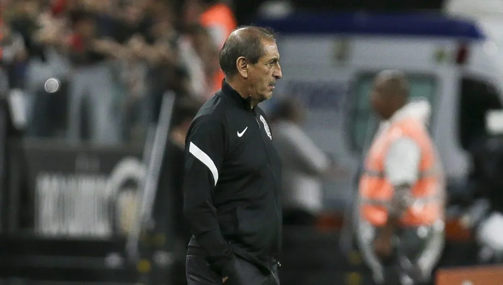 Ramón Díaz à beira do campo em jogo do Corinthians (Ricardo Moreira/Getty Images)
