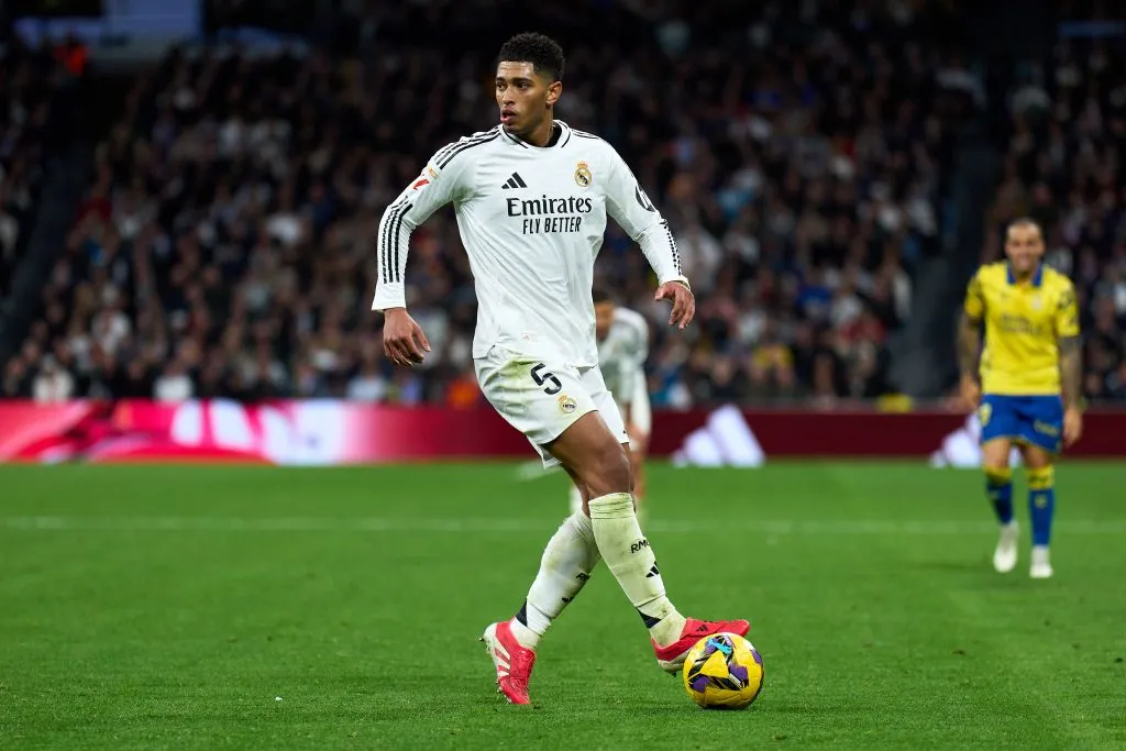 Bellingham faz o gol da vitória do Real Madrid. Foto: Angel Martinez/Getty Images