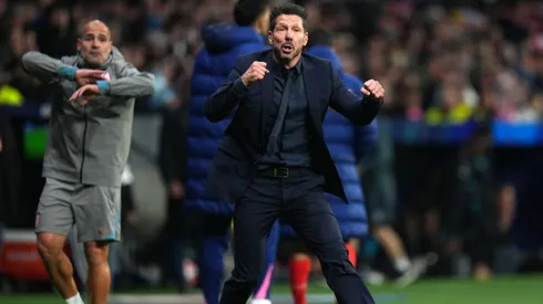 Diego Simeone em jogo do Atlético de Madrid contra o Bayer Leverkusen pela Champions League. Clube trabalha pela renovação de destaques da equipe. Foto: Angel Martinez