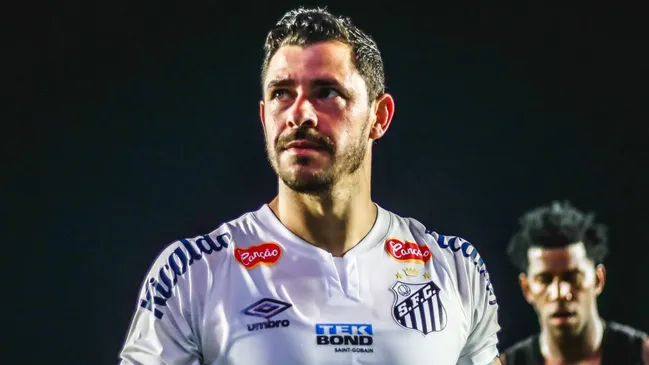 Giuliano em ação pelo Santos