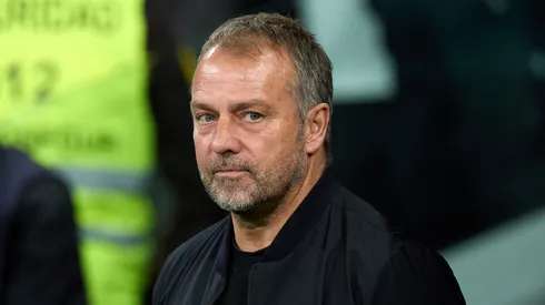 Hansi Flick durante jogo do Barcelona