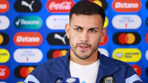 Paredes em entrevista coletiva pela Seleção Argentina. Meio-campista renovou com a Roma. Foto: Hector Vivas