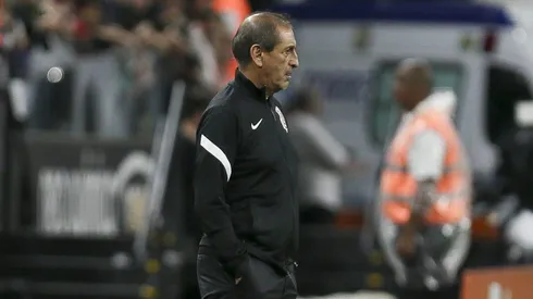 A estratégia reflete a tradição do clube de revelar promessas e valorizar a formação de jovens atletas, equilibrando o foco em resultados nas competições de base e no cenário profissional. (Foto de Ricardo Moreira/Getty Images)