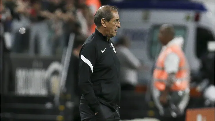 A estratégia reflete a tradição do clube de revelar promessas e valorizar a formação de jovens atletas, equilibrando o foco em resultados nas competições de base e no cenário profissional. (Foto de Ricardo Moreira/Getty Images)