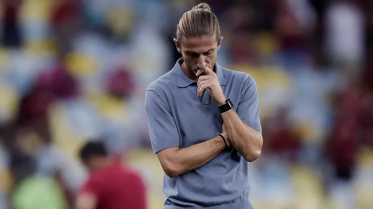 Filipe Luís em jogo do Flamengo contra o Fluminense. Treinador pode perder zagueiro para a temporada