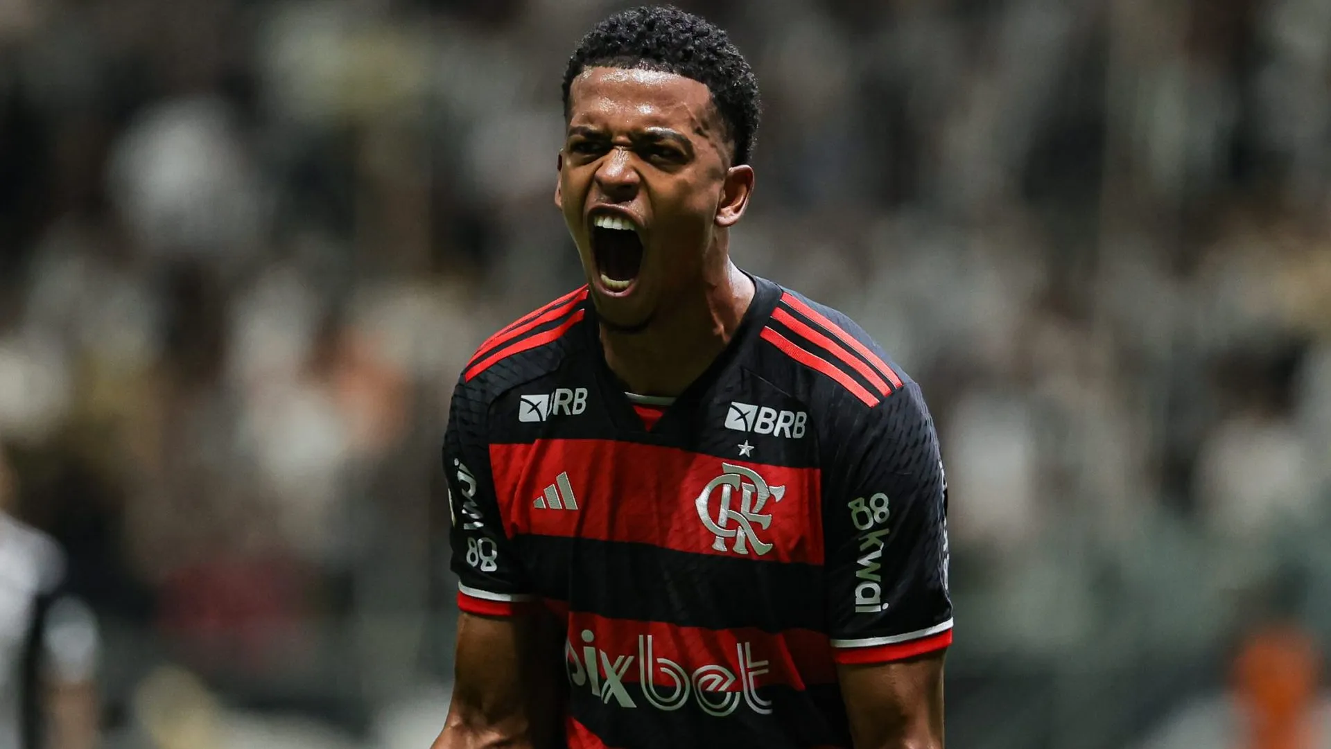 Carlinhos comemorando gol pelo Flamengo