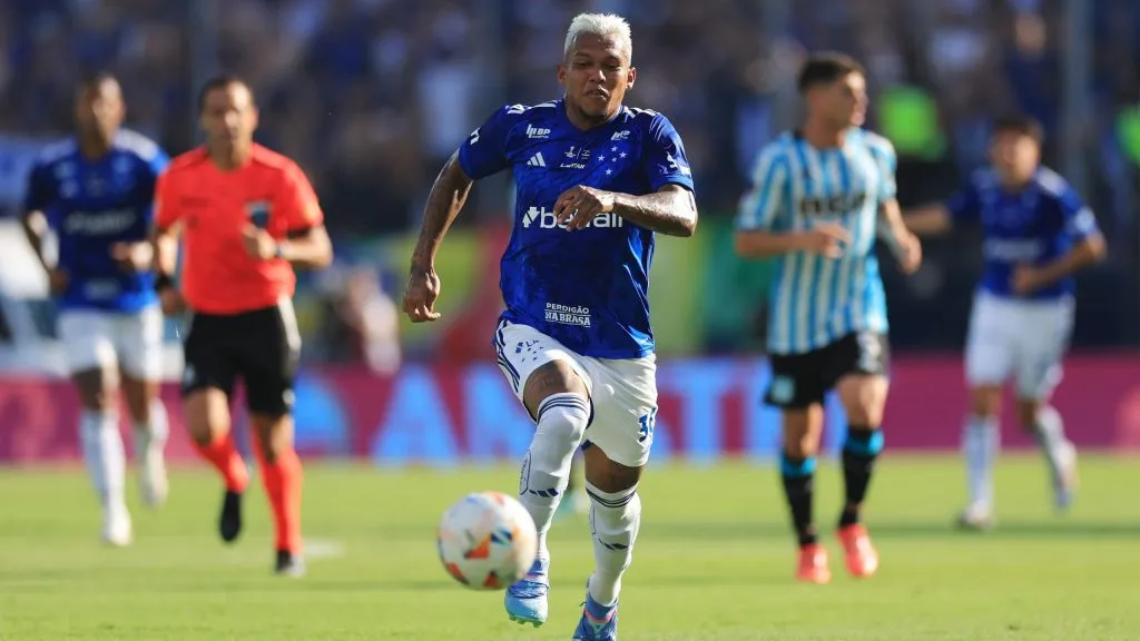 Gabriel Veron jogando a final da Copa Sul-Americana 2024. Foto: Buda Mendes/Getty Images
