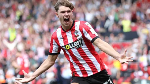 Tyler Dibling em jogo do Southampton. Jogador está na mira do Manchester City. Foto: Dan Istitene/Getty Images