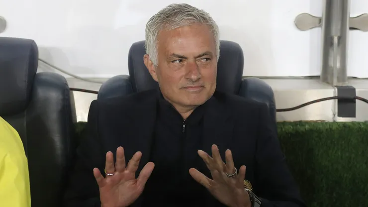 José Mourinho comandando o Fenerbahçe. Foto: Burak Kara