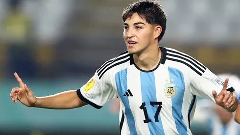 Com seu talento, visão de jogo e destaque nas categorias de base do Newell's Old Boys, ele despertou o interesse de gigantes europeus como Inter de Milão, PSG e Borussia Dortmund. (Foto: Divulgação/Twitter)