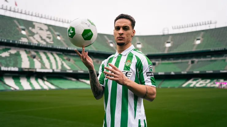 Antony chega com dúvidas no Bétis, mas rapidamente demonstra ser um ótimo jogador. Foto: Divulgação/Real Betis
