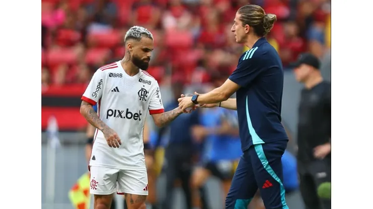O Flamengo garantiu uma vitória sólida sobre o Volta Redonda, por 2 a 0, na 5ª rodada do Campeonato Carioca. Após o jogo, o lateral Filipe Luís destacou a qualidade do elenco rubro-negro, apontado por ele como o mais competitivo da América do Sul. (Foto: Instagram Flamengo)