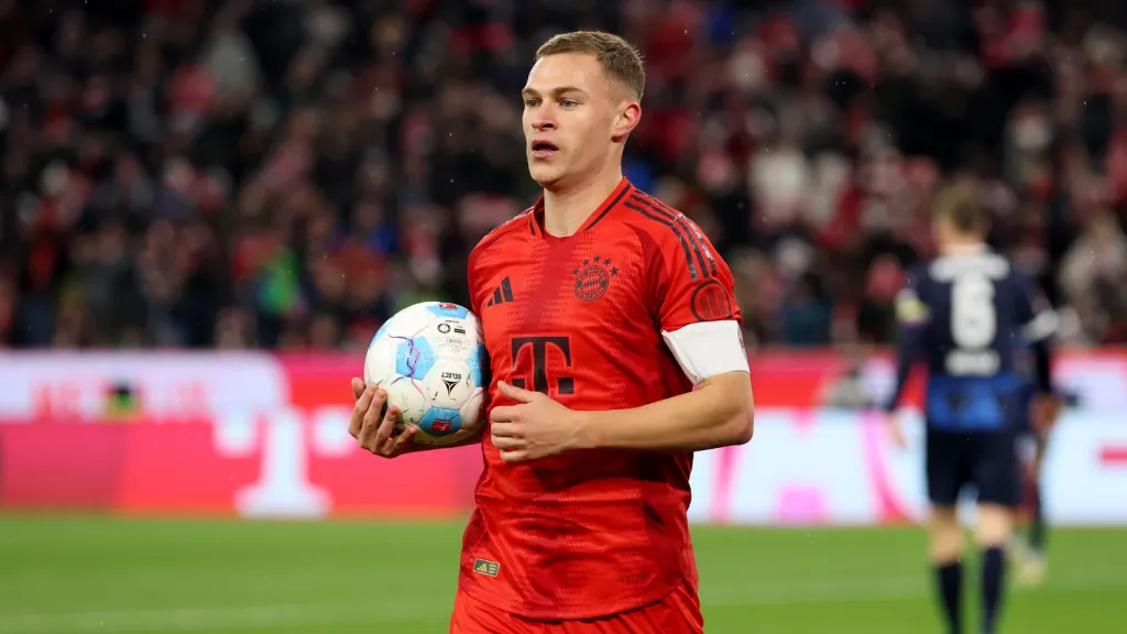 Joshua Kimmich durante jogo do Bayern de Munique (Photo by Alexander Hassenstein/Getty Images)