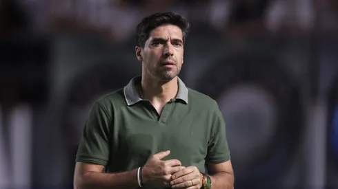 A pressão da torcida aumenta, enquanto mudanças no elenco e a falta de reforços prometidos pela diretoria colocam o clube sob os holofotes. Foto Ettore ChiereguiniAGIF