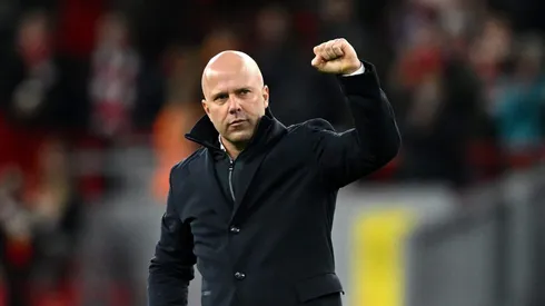 Liverpool de Slot ensaia proposta para atacante disputar a Premier League.