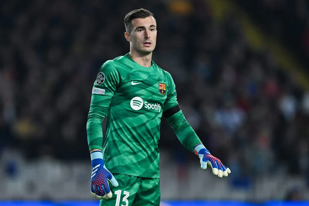 Iñaki Peña está chateado por estar na reserva e entende que não havia motivos para isso acontecer, segundo portal (Photo by David Ramos/Getty Images)