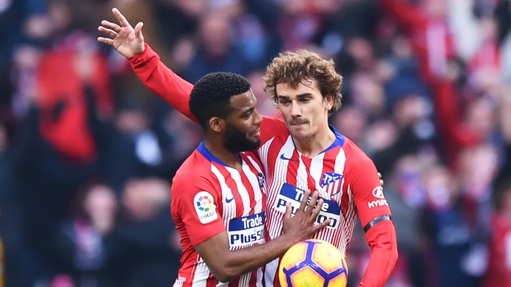 Griezmann e Thomas Lemar juntos pelo Atlético de Madrid (Photo by Denis Doyle/Getty Images)