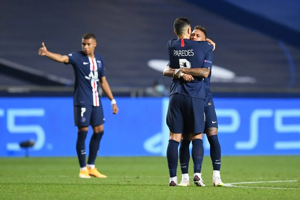 Mbappé, Paredes e Neymar ainda pelo PSG. &nbsp;(Photo by David Ramos/Getty Images)