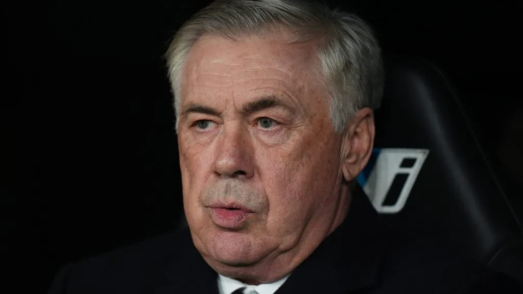 Ancelotti, de terno preto, pelo Real Madrid. (Photo by Angel Martinez/Getty Images)