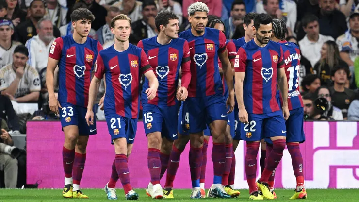 Jogadores do Barcelona em jogo contra o Real Madrid pelo Campeonato Espanhol. Christensen pode estar de saída do clube. Foto: David Ramos