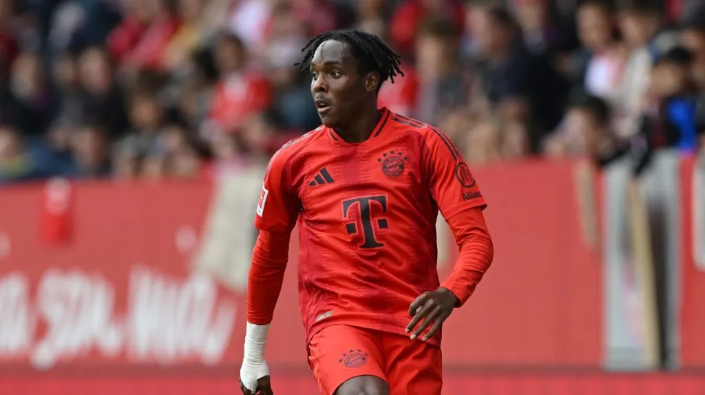 Mathys Tel em campo pelo Bayern de Munique (Sebastian Widmann/Getty Images)