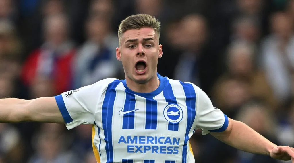 Evan Ferguson em campo pelo Brighton (Mike Hewitt/Getty Images)