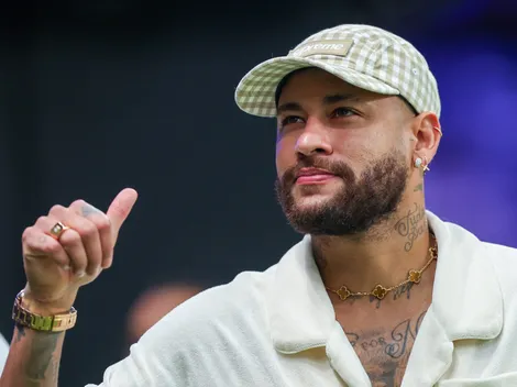 Titular do Liverpool explica escolha por Neymar como maior do Brasil