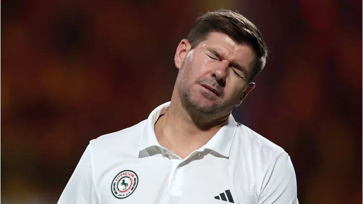 Gerrard perde a paciência e pede para sair do Al-Ettifaq. Foto: Yasser Bakhsh/Getty Images