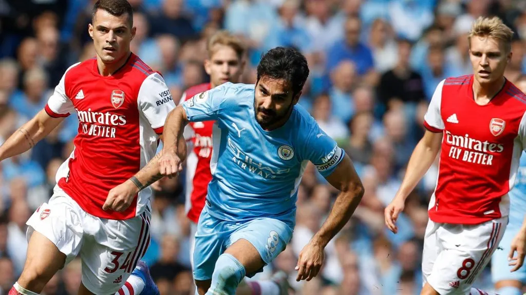 Ilkay Gundogan pressionado pela marcação na partida entre Manchester City e Arsenal. Foto: Sportimage Ltd / Alamy Stock Photo