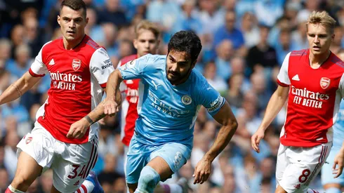 Ilkay Gundogan pressionado pela marcação na partida entre Manchester City e Arsenal. Foto: Sportimage Ltd / Alamy Stock Photo