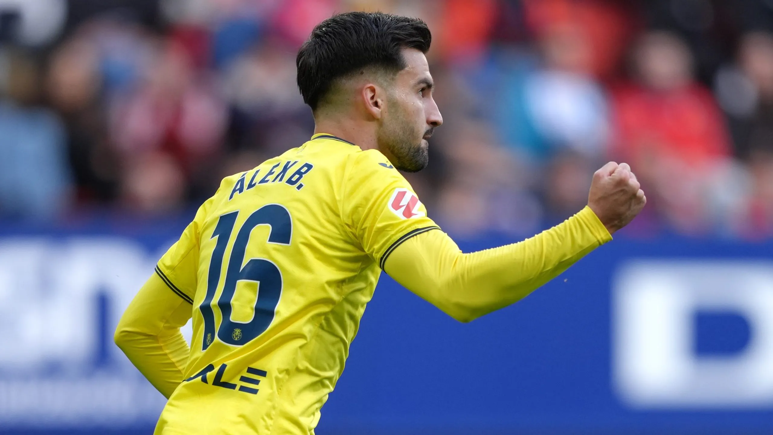 Álex Baena, do Villarreal também é um alvo do Al-Ahli (Photo by Juan Manuel Serrano Arce/Getty Images)