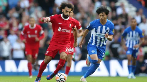 Mitoma enfrentando o Liverpool em jogo da Premier League. Jogador é alvo do futebol saudita. Foto: Steve Bardens