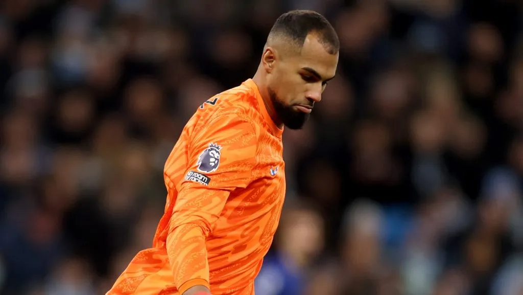 Robert Sanchez, do Chelsea, durante a partida da Premier League entre Manchester City FC e Chelsea FC no Etihad Stadium em 25 de janeiro de 2025, em Manchester, Inglaterra. (Foto de Carl Recine/Getty Images)