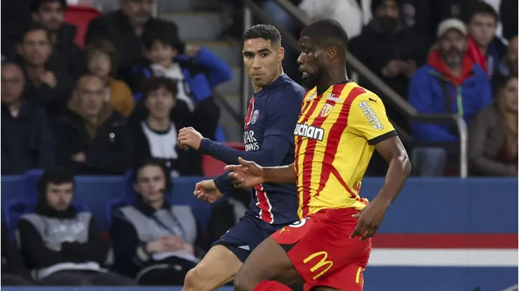 A Juventus está próxima de contratar Kevin Danso, zagueiro do Lens, após frustradas tentativas por outros defensores. (Foto por Catherine SteenkesteGetty Images para Qatar Airways)