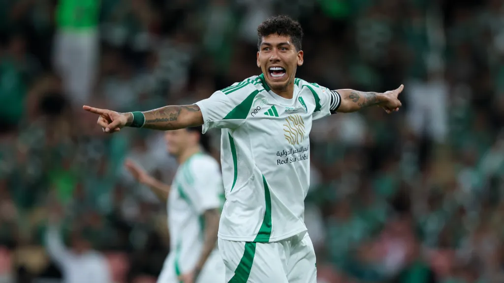 Roberto Firmino comemorando gol pelo Al-Ahli (Photo by Yasser Bakhsh/Getty Images)