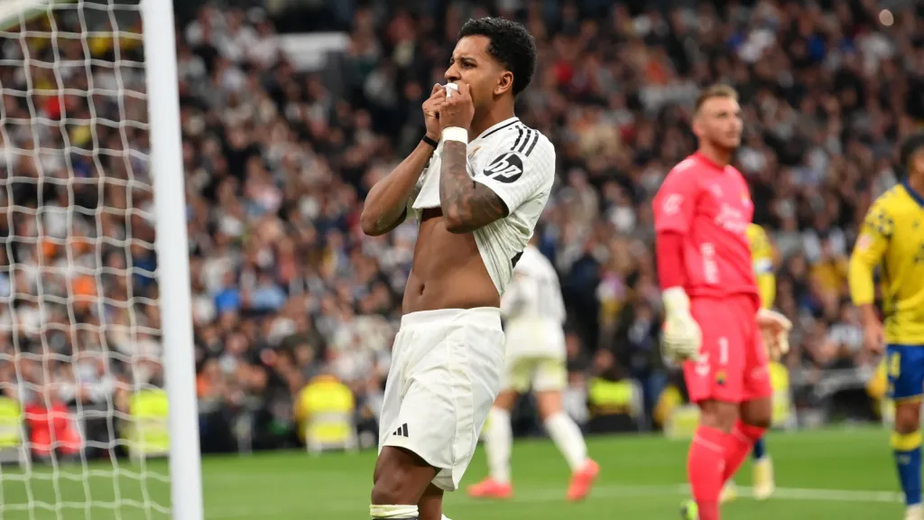 Rodrygo em partida pelo Real Madrid (Photo by Denis Doyle/Getty Images)