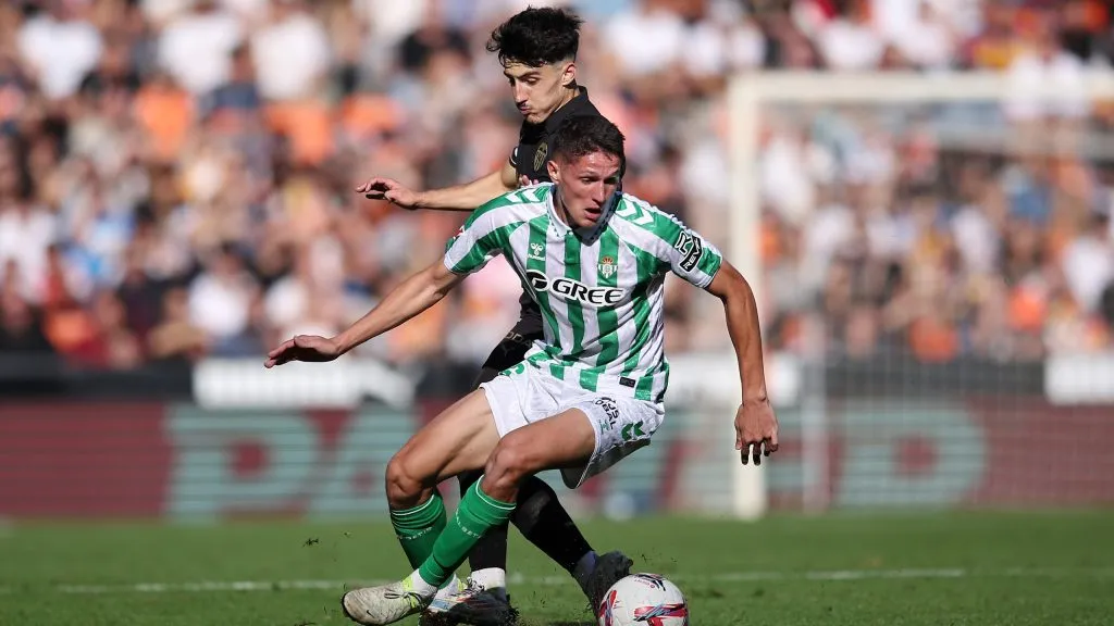 Altimira em jogo do Real Betis. Foto: Eric Alonso/Getty Images