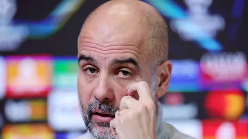 Pep Guardiola em coletiva de imprensa antes de jogo da Champios League. Treinador deseja reforços para o meio-campo do Manchester City. Foto: Alex Livesey
