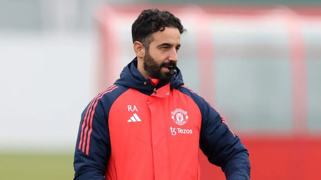 Ruben Amorim, treinador do Manchester United, durante o treino e a coletiva de imprensa da Fase de Liga da UEFA Europa League 2024/25 (Rodada 7) no Centro de Treinamento de Carrington, em 22 de janeiro de 2025, em Manchester, Inglaterra. (Foto de Carl Recine/Getty Images)