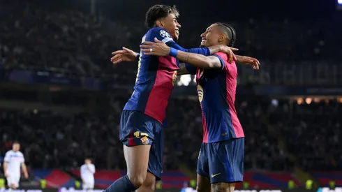 Lamine Yamal, jovem atacante do Barcelona, vem se destacando nesta temporada, liderando as estatísticas de dribles bem-sucedidos em La Liga e na Liga dos Campeões. (Foto de David Ramos/Getty Images)