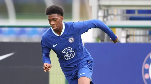 O Manchester City responde ao interesse do Chelsea por Josh Acheampong e mantém negociações estratégicas envolvendo Rico Lewis e James McAtee, reforçando sua política de desenvolvimento de jovens talentos e movimentações no mercado. (Foto de Warren Little/Getty Images)