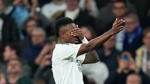 Com duas assistências decisivas na vitória sobre o Manchester City, Vinícius Júnior alcançou um feito histórico na Liga dos Campeões, superando Neymar e Kaká em participações diretas em gols na fase de mata-mata. (Foto por Angel Martinez/Getty Images)
