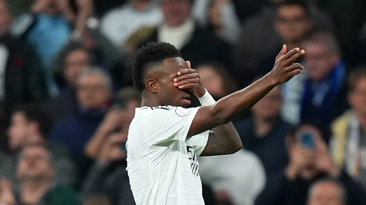 Com duas assistências decisivas na vitória sobre o Manchester City, Vinícius Júnior alcançou um feito histórico na Liga dos Campeões, superando Neymar e Kaká em participações diretas em gols na fase de mata-mata. (Foto por Angel Martinez/Getty Images)