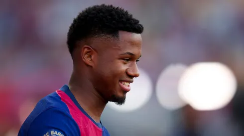 Ponta-esquerda Ansu Fati antes de jogo pelo Barcelona