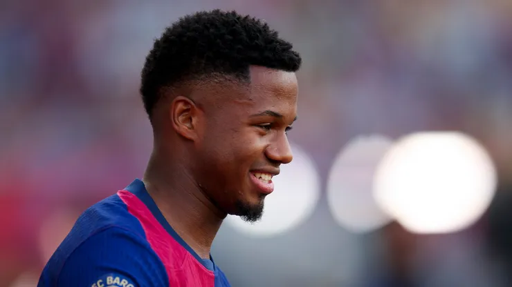 Ponta-esquerda Ansu Fati antes de jogo pelo Barcelona