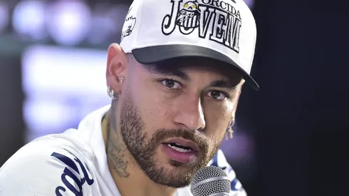 De volta ao Santos, Neymar se torna alvo de gigante europeu para o meio do ano (Photo by Mauro Horita/Getty Images)