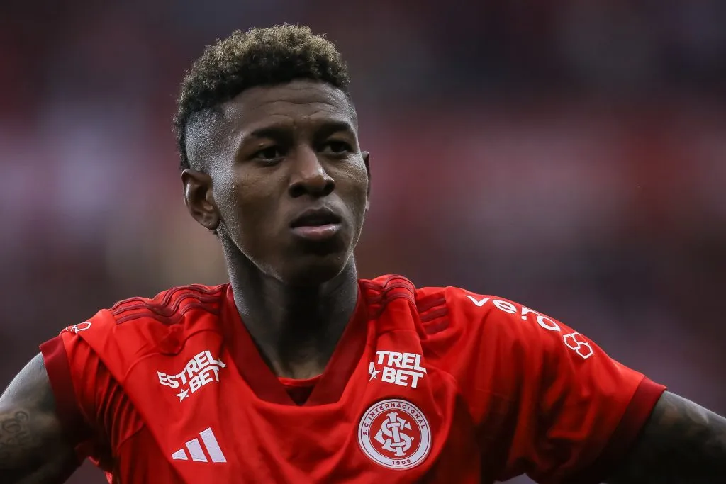 Vitão em campo pelo Internacional (Photo by Pedro H. Tesch/Getty Images)