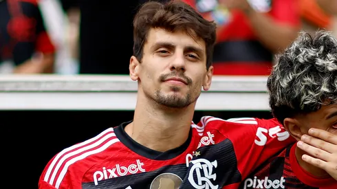 Grande clube brasileiro surpreende e pode fechar com o zagueiro Rodrigo Caio, ex-Flamengo. Foto: Buda Mendes/Getty Images
